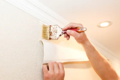 Pose de papier peint à Liézey — revêtements muraux et toiles de verre